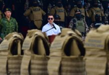 “Alzaremos nuestra voz de protesta”: Daniel Noboa reitera marcha a la CC durante entrega de chalecos y uniformes a la Policía y el SNAI | Seguridad | Noticias