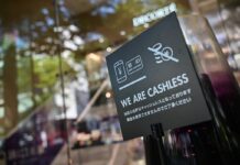 Si va a Japón, mejor lleve tarjeta para pagar | Carta del corresponsal