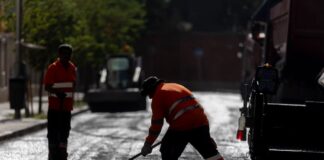 El mercado europeo destruye 2,3 millones de empleos de baja cualificación en una década | Economía