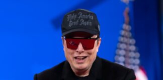 Tesla le da 29.000 millones en acciones a Musk pese al desplome de beneficios | Economía