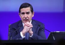 El BBVA se enfrenta a una encrucijada para mejorar la opa sin restar valor a los accionistas | Economía