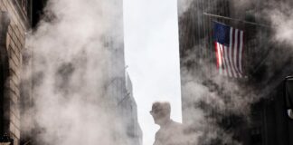 ¿Corrección o huida hacia adelante? Wall Street ya bate a Europa y enfila su tercer año de subidas | Mercados Financieros