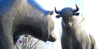 De la huida al oro al vértigo alcista: la Bolsa ignora las alertas y busca nuevos récords | Mercados Financieros