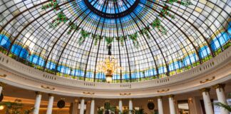 La revolución del alojamiento en España: los hoteles de cuatro y cinco estrellas ya suman el 55% de las camas | Economía