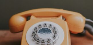 La telefonía fija resiste en España gracias a las empresas | Empresas