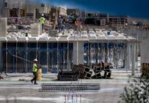 El tirón de la venta de casas se extiende por todas las comunidades | Economía