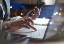 ¿Pueden despedirme si me pillan buscando otro trabajo? | Negocios