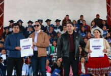 Gobierno entrega beneficios agrícolas y viviendas subvencionadas en Azuay | Política | Noticias