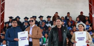 Gobierno entrega beneficios agrícolas y viviendas subvencionadas en Azuay | Política | Noticias