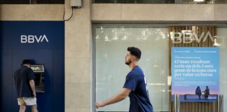 El BBVA volverá a ajustar a finales de agosto la ecuación de canje de la opa sobre el Sabadell | Empresas