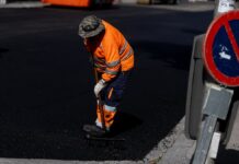 Los salarios de convenio acumulan un año subiendo por encima de la inflación | Economía