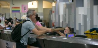 Correos suspende de forma temporal los envíos de paquetes a Estados Unidos hasta adaptarse a los nuevos requerimientos arancelarios | Economía