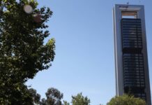 Un rascacielos, un jeque y un pelotazo en el cielo de Madrid | Negocios