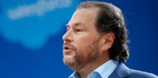 Por qué el CEO de Salesforce no teme ser reemplazado por la IA