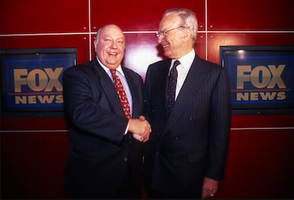 Rupert Murdoch y  Roger Ailes (izquierda), en la sede de Fox News en Nueva York.