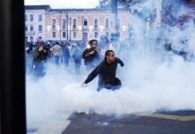 Movilización de sindicalistas en Quito termina en forcejeos con la Policía Nacional | Política | Noticias