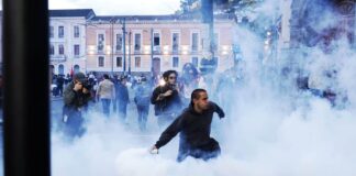 Movilización de sindicalistas en Quito termina en forcejeos con la Policía Nacional | Política | Noticias