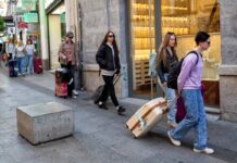 El nuevo registro obligatorio rechazó la mitad de las inscripciones de pisos turísticos este verano | Economía