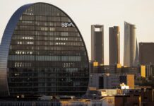 El BBVA confía en que Bruselas despeje la fusión con el Sabadell en tres años | Economía