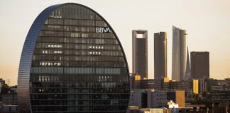 El BBVA confía en que Bruselas despeje la fusión con el Sabadell en tres años | Economía