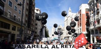 Pasarela al RETA: Abogados, arquitectos y otros mutualistas se manifiestan en Madrid para exigir su paso a la Seguridad Social | Economía