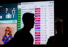 Los retrasos marcan el tráfico de alta velocidad con origen y destino Madrid tras un fallo informático de Adif | Economía