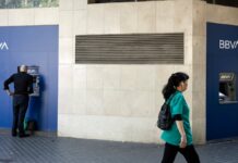 El BBVA contempla comprar acciones del Sabadell en Bolsa tras la opa | Economía