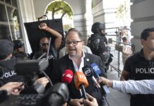 Ministro John Reimberg arremete contra la Corte Constitucional en la marcha por la paz y la justicia realizada en Guayaquil | Política | Noticias