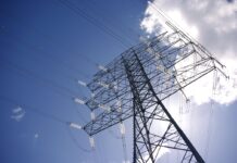 Las eléctricas confirman que el 83,4% de sus redes ya están saturadas y no pueden conectar a más inversores | Empresas