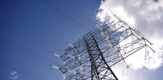 Las eléctricas confirman que el 83,4% de sus redes ya están saturadas y no pueden conectar a más inversores | Empresas