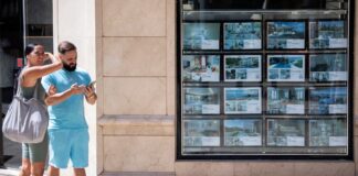 El ascensor social se avería en España: es uno de los países ricos con más desigualdad de oportunidades | Economía