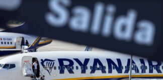 El recorte de plazas de Ryanair alerta a una docena de aeropuertos con alta dependencia de la ‘low cost’ | Economía