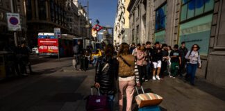 Nuevo revés para Airbnb: la justicia rechaza de nuevo su recurso para evitar la retirada de 65.000 anuncios | Economía