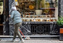 Los costes laborales continúan con su escalada aupados por la mejora de los salarios | Economía