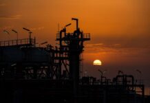 El gran dilema de los señores del petróleo: cómo mantener su poder en la era de la electricidad | Negocios