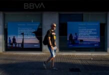 El BBVA plantea una reestructuración de los altos cargos del Sabadell si triunfa la opa | Economía