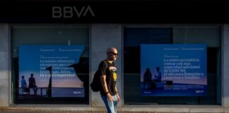 El BBVA plantea una reestructuración de los altos cargos del Sabadell si triunfa la opa | Economía