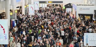 Un ciberataque causa retrasos y cancelaciones en los aeropuertos de Berlín, Bruselas y Heathrow (Londres) | Economía