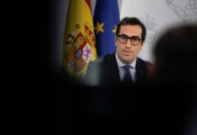 El Gobierno eleva el crecimiento económico de este año una décima, hasta el 2,7% | Economía