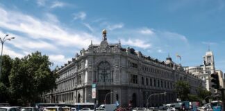 La deuda pública baja casi dos puntos respecto al año pasado y se coloca en el 103,4% del PIB | Economía