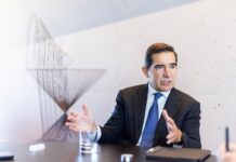 Carlos Torres vuelve a fracasar en la gran ambición que marcará su mandato: absorber al Banco Sabadell | Economía