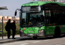 El transporte en autobús acuerda pedir la jubilación anticipada para sus conductores con la nueva vía que abrió el Gobierno | Economía