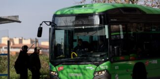 El transporte en autobús acuerda pedir la jubilación anticipada para sus conductores con la nueva vía que abrió el Gobierno | Economía