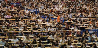 Gobierno y sindicatos diseñan planes para contratar a empleados públicos más allá de las plazas generadas por las jubilaciones | Economía