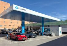 Ballenoil (Moeve) acelera en la guerra de las gasolineras ‘lowcost’ y es la primera que llega a 350 en España | Empresas