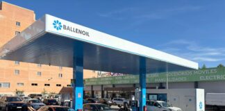 Ballenoil (Moeve) acelera en la guerra de las gasolineras ‘lowcost’ y es la primera que llega a 350 en España | Empresas