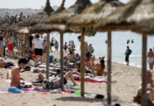 El turismo recobra el pulso en agosto: España registra un récord mensual de 11,3 millones de llegadas | Economía