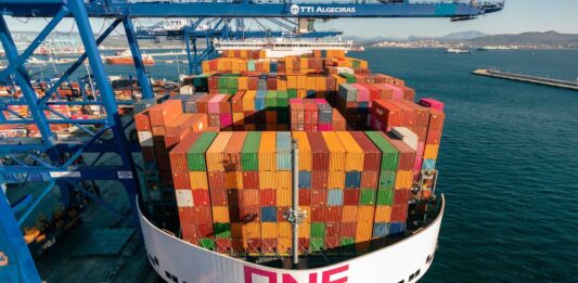 Las exportaciones españolas recuperan el pulso con el mejor octubre de su historia | Economía