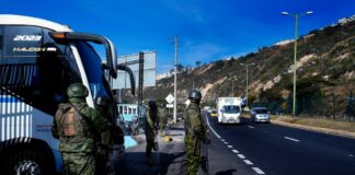 Ministro de Defensa, Gian Carlo Loffredo, dice que militares retenidos fueron maltratados | Política | Noticias