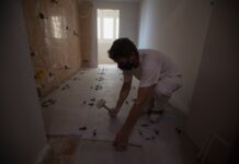 La descarbonización de la vivienda no arranca: reformar el baño y la cocina antes que el sistema eléctrico | Economía